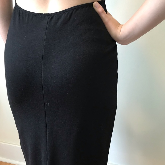 Perfect lil black dress for prom!!
backless deep v neck snaps at back neck - Picture 12 of 12